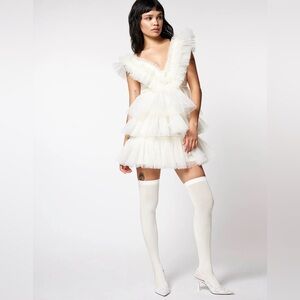 BETSEY’S TIERED TULLE DRESS CREAM Betsey johnson
   Size Xsmall